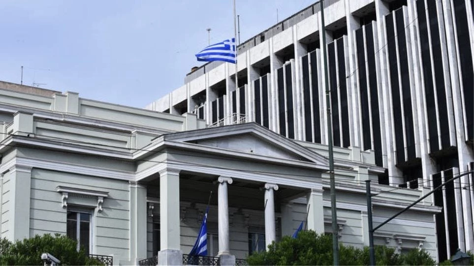 Οι χρήστες «έριξαν» τη σελίδα του ΥΠΕΞ μετά την απάντηση στον Τσαβούσογλου για τα 12 μίλια